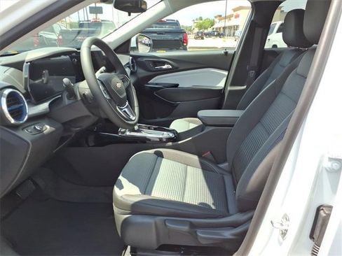 New 2026 Chevrolet Trax LT w/ Driver Confidence Package image 12