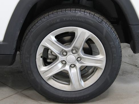 Used 2024 Jeep Compass Latitude AWD/4WD image 17
