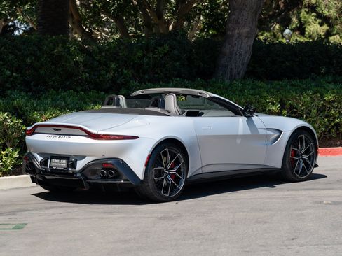 Used 2023 Aston Martin V8 Vantage Roadster image 4