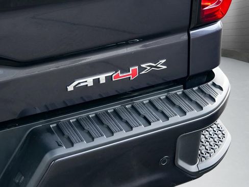 Used 2022 GMC Sierra 1500 AT4X image 11
