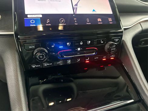 Used 2022 Jeep Grand Cherokee L Limited w/ Luxury Tech Group II image 27