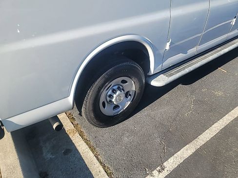 Used 2024 Chevrolet Express 2500 w/ Driver Convenience Package image 25