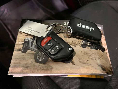 Used 2022 Jeep Gladiator Sport image 33