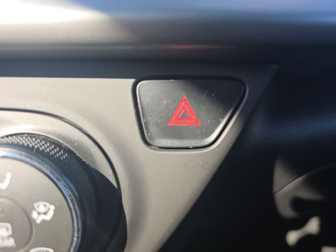 Used 2024 Chevrolet Trax RS w/ Sunroof Package image 25