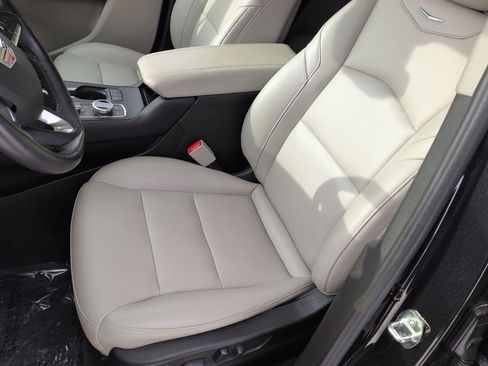 Certified 2023 Cadillac XT4 Luxury w/ Cold Weather Package image 15