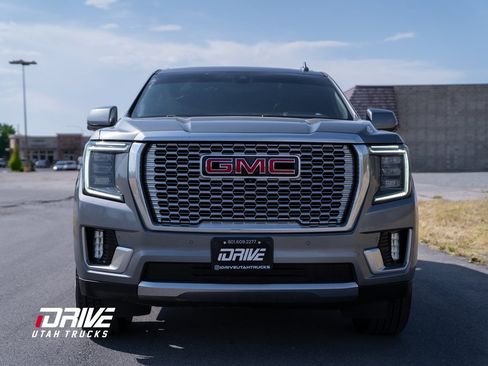 Used 2021 GMC Yukon XL Denali w/ Denali Premium Package image 4