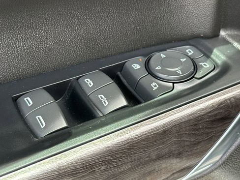 Used 2022 Chevrolet Silverado 1500 LTZ RWD image 19