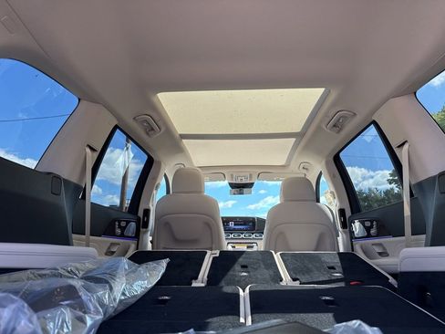 New 2026 Mercedes-Benz GLS 450 4MATIC image 34