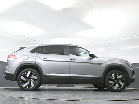 Used 2025 Volkswagen Atlas Cross Sport SE FWD image 50