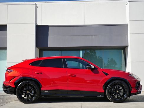 Used 2023 Lamborghini Urus S image 2
