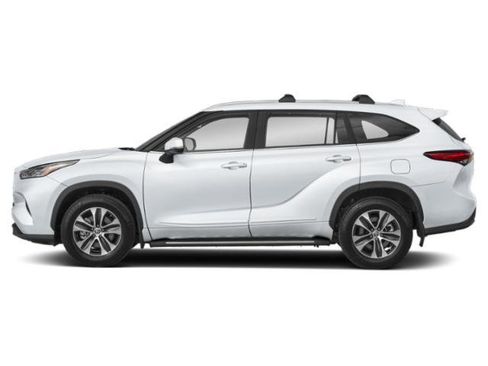 Certified 2025 Toyota Highlander XLE image 3