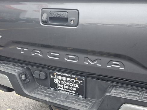 Used 2020 Toyota Tacoma SR5 image 31