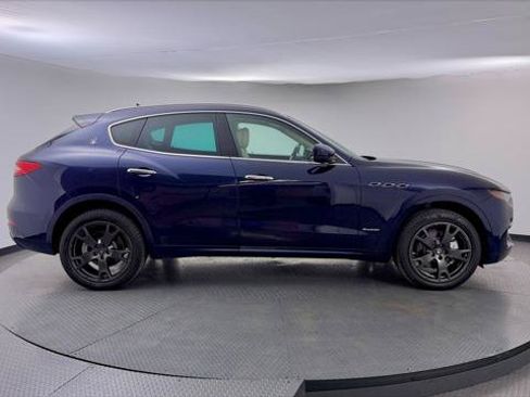 Used 2018 Maserati Levante GranLusso AWD/4WD image 8