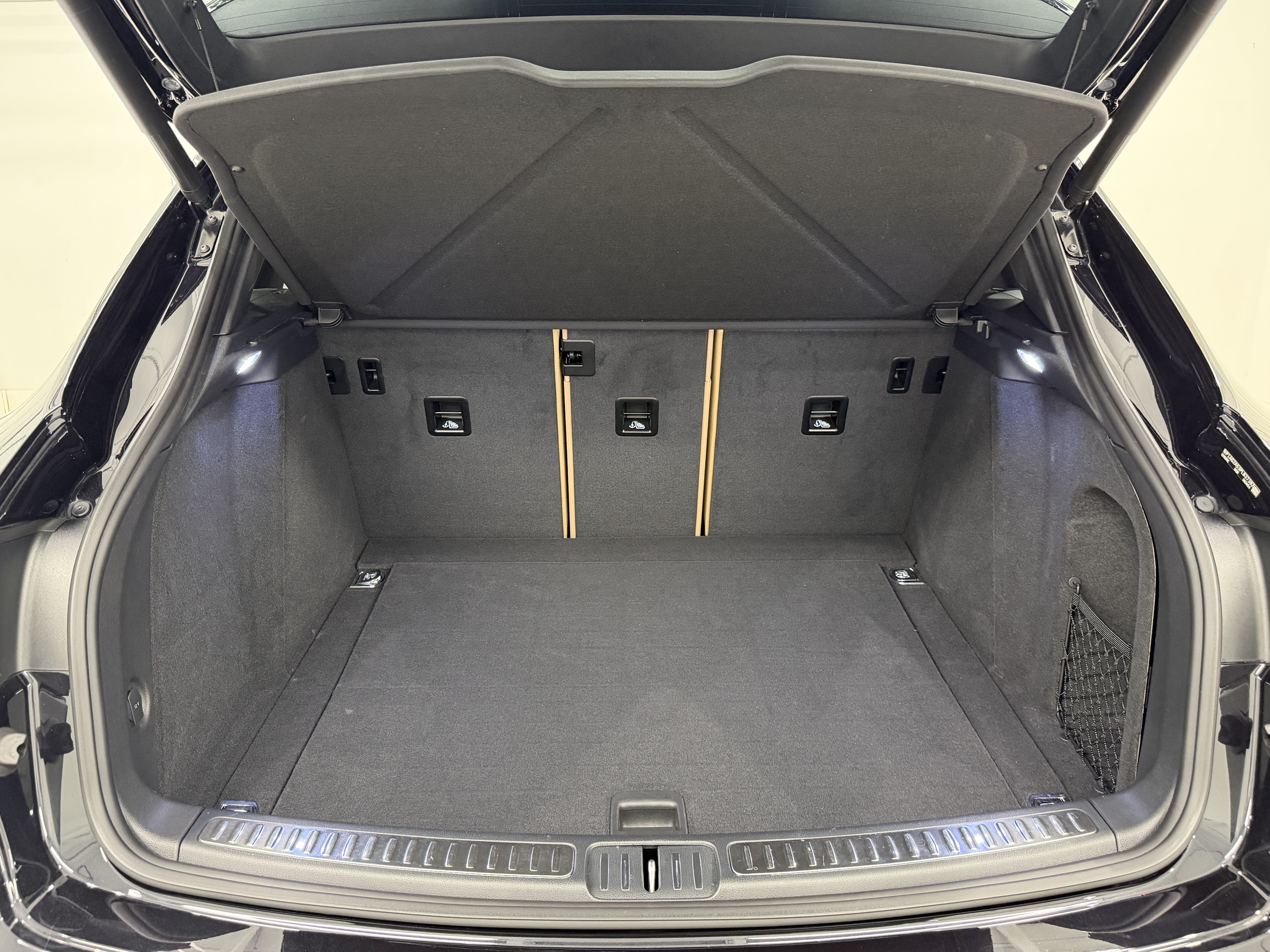 Certified 2023 Porsche Macan S AWD/4WD image 63
