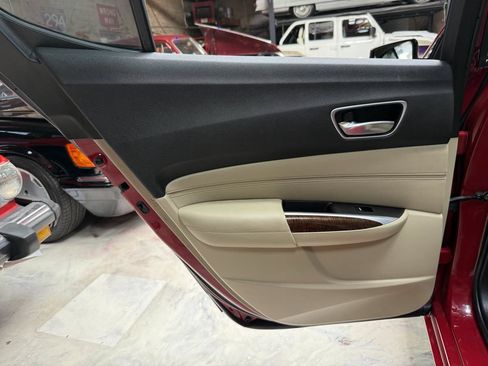 Used 2018 Acura TLX FWD image 30