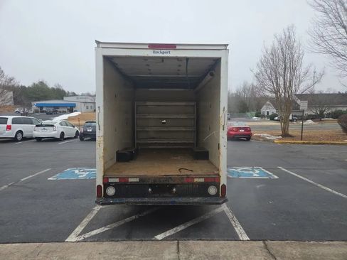 Used 2016 Ford E-350 and Econoline 350 Super Duty image 3