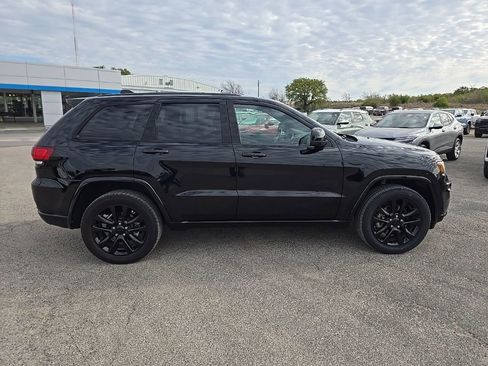 Used 2022 Jeep Grand Cherokee Laredo X image 5