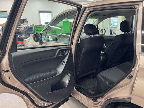 Used 2015 Subaru Forester 2.5i AWD/4WD image 18