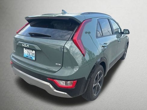 Used 2025 Kia Niro SX image 3