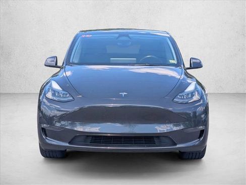 Used 2024 Tesla Model Y Long Range AWD/4WD image 2