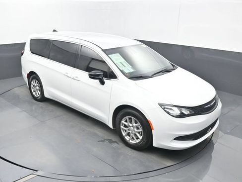 Used 2025 Chrysler Voyager LX FWD image 51