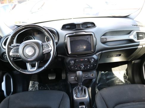 Used 2018 Jeep Renegade Latitude w/ UConnect 8.4 Nav Group image 33