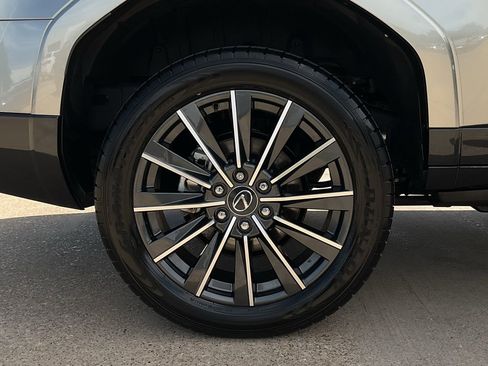 Used 2024 Lexus GX 550 w/ Accessory Package (Z1) AWD/4WD image 5