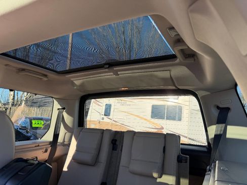 Used 2015 Land Rover LR4 HSE image 21