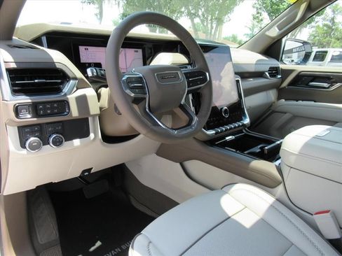 Used 2026 GMC Yukon Denali w/ Sun & Power Step Package AWD/4WD image 17