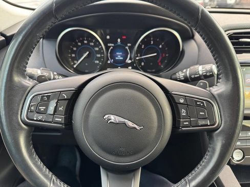 Used 2018 Jaguar F-PACE Premium image 16