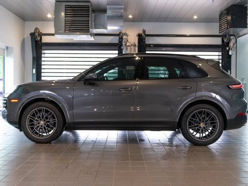 Certified 2025 Porsche Cayenne AWD/4WD image 2