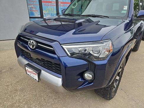Used 2020 Toyota 4Runner TRD Off-Road Premium w/ Moonroof Package AWD/4WD image 19