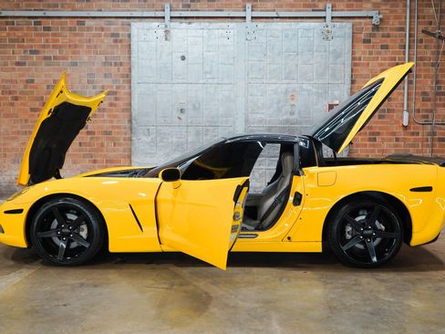 Used 2011 Chevrolet Corvette Coupe w/ Preferred Equipment Group RWD image 28