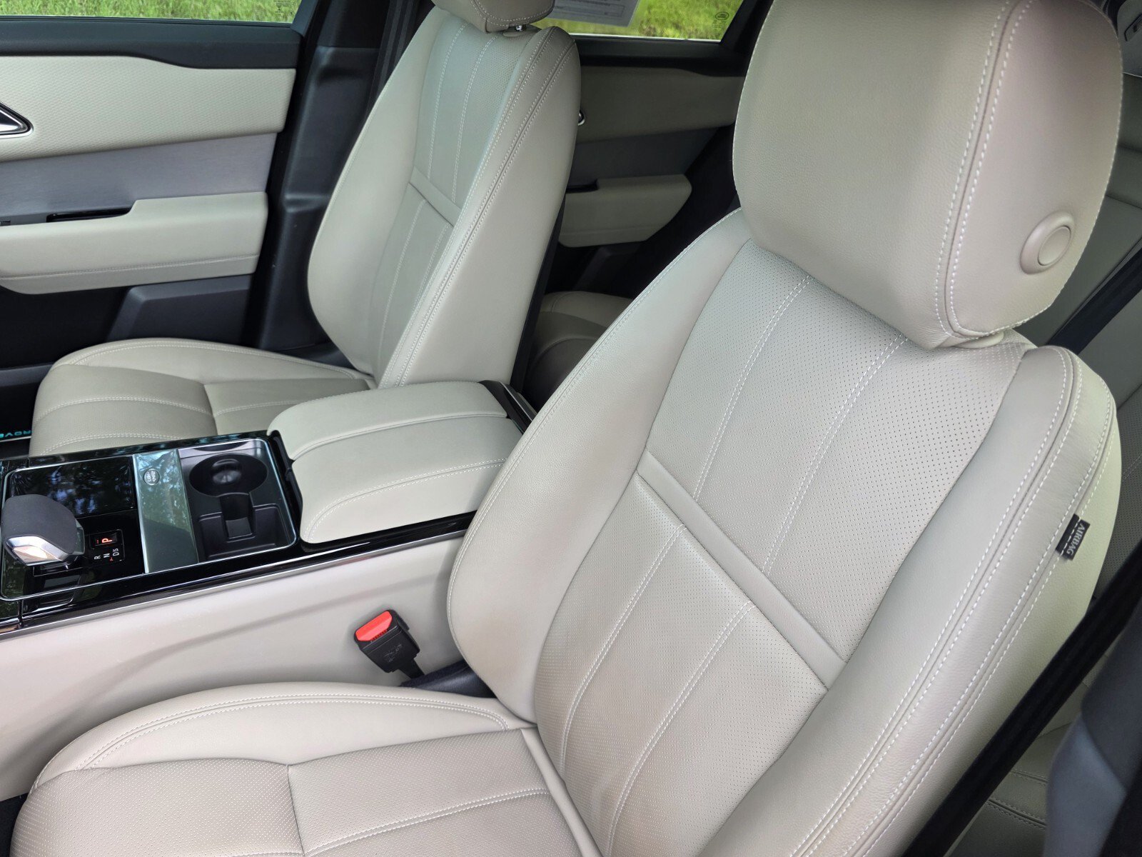 Certified 2023 Land Rover Range Rover Velar R-Dynamic S AWD/4WD image 12