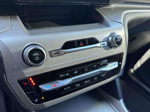 Certified 2022 Ford Explorer XLT w/ Equipment Group 202A AWD/4WD image 24