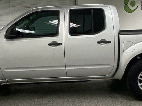 Used 2017 Nissan Frontier SV w/ SV Value Truck Package image 12