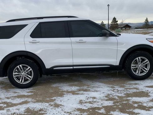 Used 2022 Ford Explorer XLT image 9