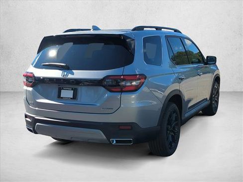 New 2025 Honda Pilot Touring image 5