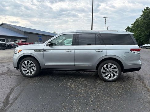 Used 2022 Lincoln Navigator Reserve AWD/4WD image 3
