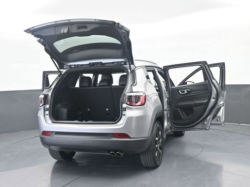 Used 2022 Jeep Compass Latitude FWD image 69