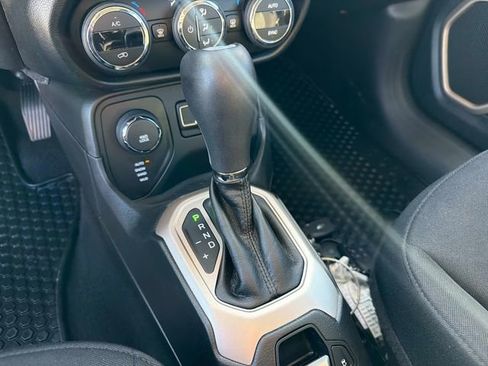 Used 2017 Jeep Renegade Latitude w/ Popular Equipment Group image 30