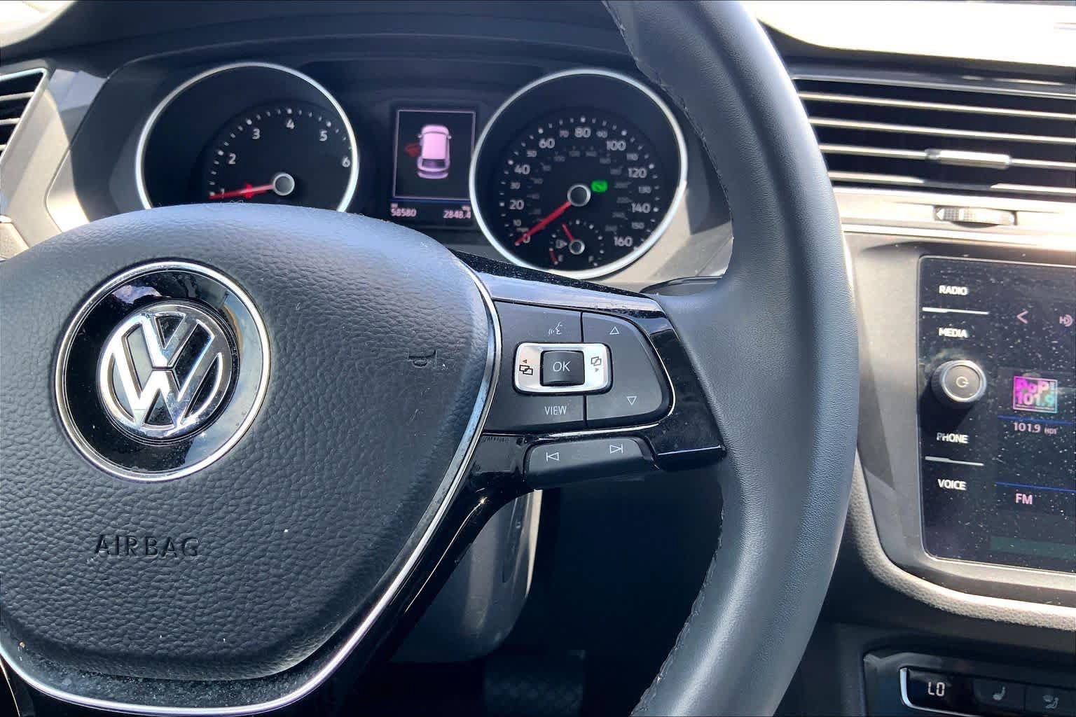 Used 2020 Volkswagen Tiguan SE FWD image 25