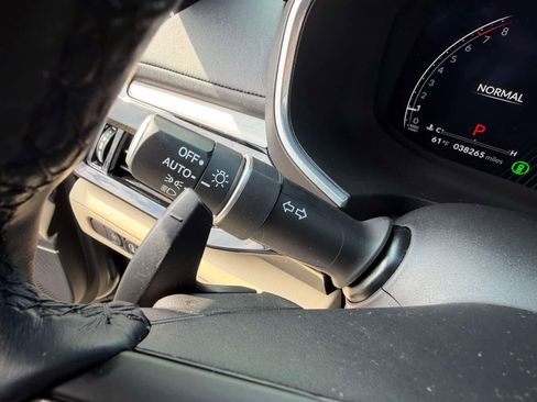 Used 2023 Acura MDX SH-AWD w/ Technology Package image 32