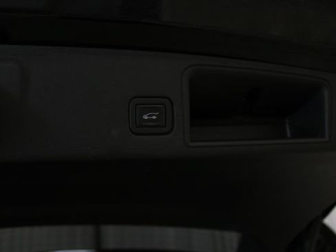 Used 2023 GMC Terrain Denali w/ Denali Premium Package AWD/4WD image 35
