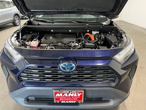 Used 2022 Toyota RAV4 XLE AWD/4WD image 9