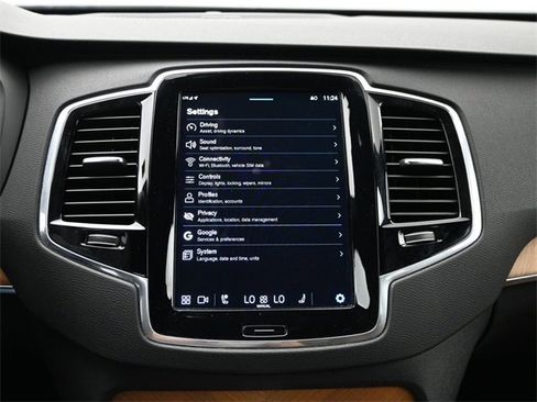 Used 2023 Volvo XC90 B5 Plus image 15