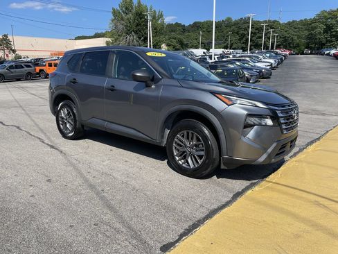 Used 2024 Nissan Rogue S FWD image 6