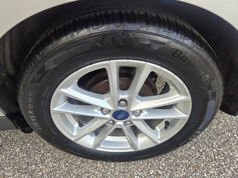 Used 2017 Ford Focus SE FWD image 37