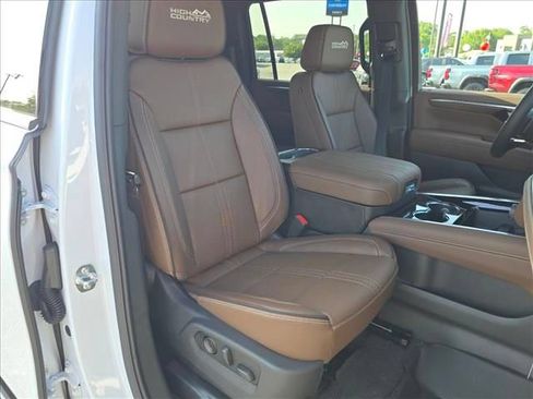 New 2026 Chevrolet Suburban High Country AWD/4WD image 15