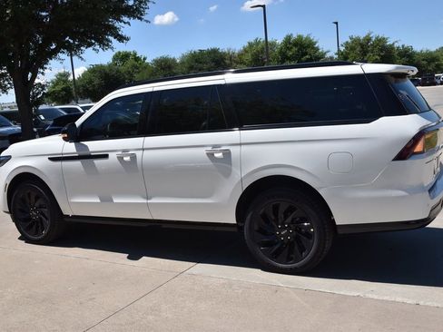 New 2026 Lincoln Navigator L Reserve w/ Jet Appearance Package AWD/4WD image 40